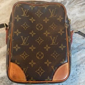 Authentic Louis Vuitton vintage crossbody